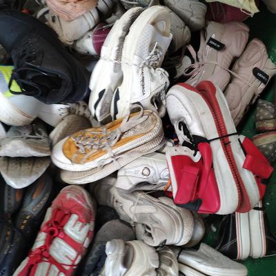 China Used Cushioning Shoes Wear Marked Sneakers Pack Used Sneaker for sale