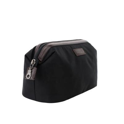 China Good Selling Convenient Polyester Storage Case Locality Water Proof Makeup Cosmetic Bag for sale