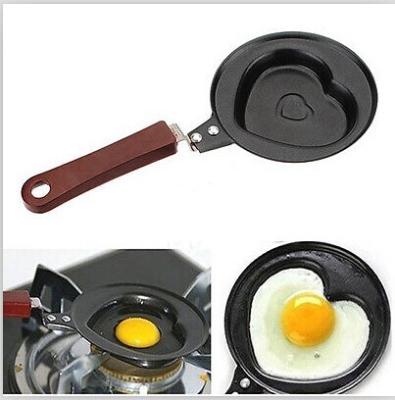 China Kitchen Iron Beauty Care Cosmetics , Mini heart fry egg pan For food for sale