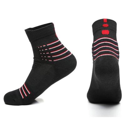 China Men's Sports Basketball Couples Deodorant and Student Sports Pure Color Hip Hop Leisure Pure Color Teenage Tube Breathable White and Black Socks for sale