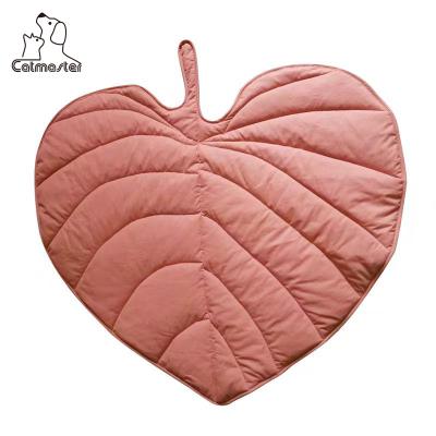 China Stocked Leaf Eco Friendly Luxury Soft Fleece Cat Waterproof Reversible Dog Bed Cover Textured Jacquard Pet Blanket for sale