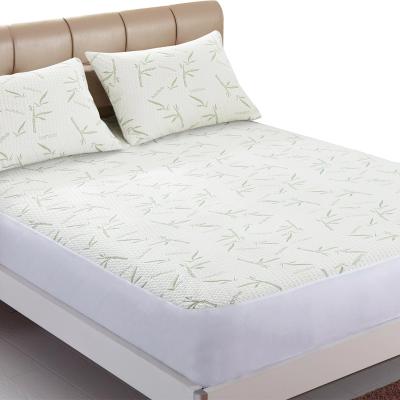 China Waterproof Hypoallergenic Bamboo Jacquard Anti Dust Mites Protector Bed Waterproof Mattress Cover for sale