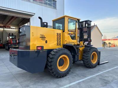 Cina 10T Rough Terrain/ Off-road Forklift lifting height 4~6m in vendita