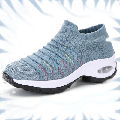 China CUSHIONING New Design Sports Shoes Walking Sports Gym Shoes Women's Fitness Thick Soled Foot Bumps Shoes for sale