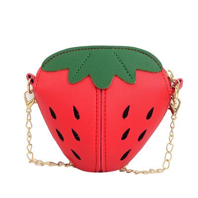 China New Cute Coin Purse Mini Strawberry Children's Mini Strawberry Chain Messenger Bag Little Girl Fashion Shoulder Bag for sale