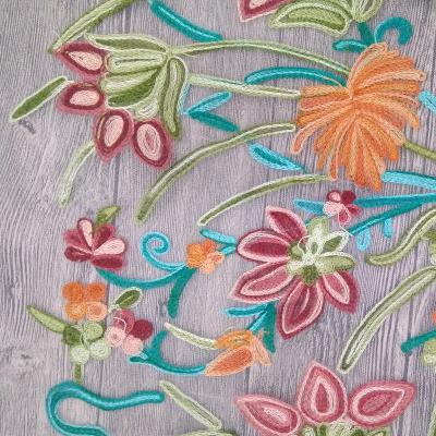 China Polyester-breiter Jacquardwebstuhl stickte Maschen-Spitze-Gewebe durch das Yard mit farbiger Blume 3D zu verkaufen