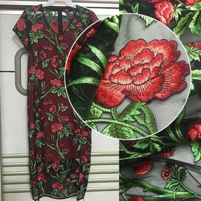 China Blume 3D Rose stickte Maschen-Hochzeits-Spitze-Gewebe durch das Yard für Frauen-Kleid zu verkaufen