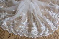 China Weiße Blumen-Nylonmaschen-weißes Brautspitze-Gewebe Venise für Dressmaking zu verkaufen