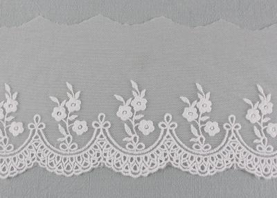 Chine Tissu floral brodé de dentelle cranté affilant le ruban nuptiale de maille de dentelle en nylon de coton à vendre