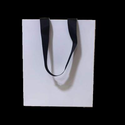 China Cheap Recyclable Paper Bag Supplier Custom Printed Shopping Bag Low Cost Luxury Retail Paper Paper Bag for sale