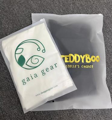 China Clean Logo Recyclable Custom Printed Biodegradable Garment Garment T-shirt Zipper Frosted Plastic Packaging Packaging Bag for sale