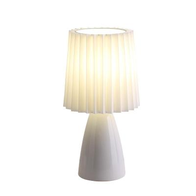 China Outdoor creative nordic ceramic table lamp bedroom bedside oxidation anti-scratch pleated led dimmable night light fabric table lamp for sale