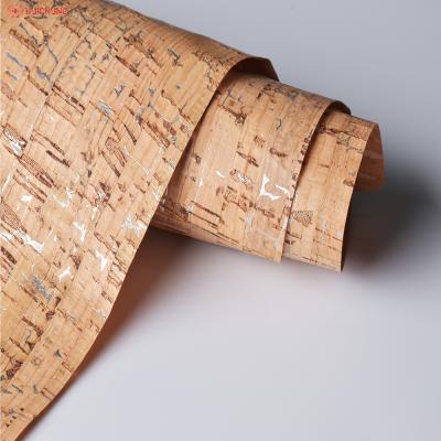 Κίνα Eco-friendly Hot Silver Synthetic Abrasion-Resistant Thick Cork Board Cork Fabric For Bags And Shoes προς πώληση