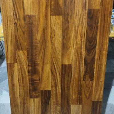 China Modern Wax lock Wholesale manufacturers Gray wood color engineered flooring 12mm laminate flooring for sale