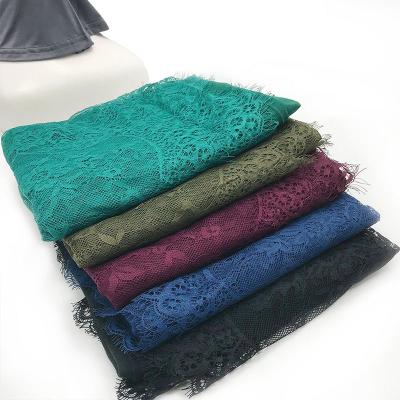 China Sun Protection Spring Cotton Lace Hijab And Scarf Muslim Women Wrapped Big Ends Lace Solid Color Two Ends Lace Summer Ladies Hijab for sale