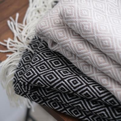 China New Product Cozy New Product Woven Blanket Woven Blanket Stain Tassel Blanket Knitted Air Conditioning Sofa Blanket for sale