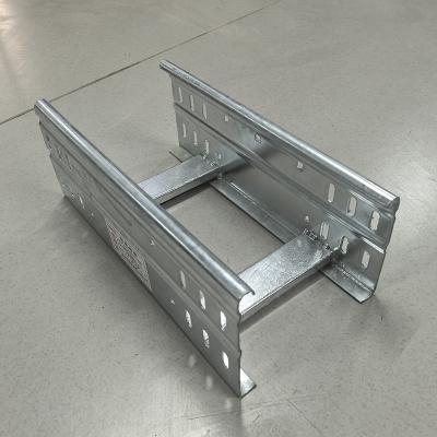 Cina Alta resistenza alla corrosione Cable tray galvanizzato altezza 25mm-150mm in vendita