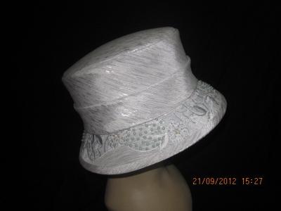 China Light Weight Sunday Ladies’white Church Hats Bowler , Fabric Covered For Nomal Day for sale