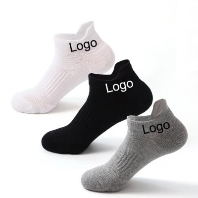 China Custom 100% Mens QUICK DRY Logo White Black Thick Terry Cotton Gym Sports Ankle Socks for sale