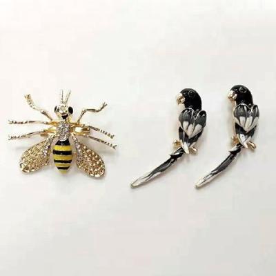 China Pointback Fashion Plating Rhinestone Bee Insect Magpie Wings Evening Brooch Pin For Women for sale