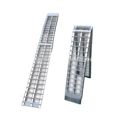 China 6061-T6 600kg Arched Bi-Folding Aluminum Loading Ramp, Motorcycle Ramp, Motorcycle Loading Ramp for sale