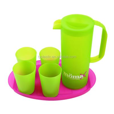 China Sustainable Food Grade Plastic Pitcher Set With 4 Cups And 1.5L Trays for sale