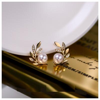 China Fashion Environmental Friendly Gold Plated Copper Crystal Rhinestone Pearl Leaf Leaf Stud Earrings For Women for sale