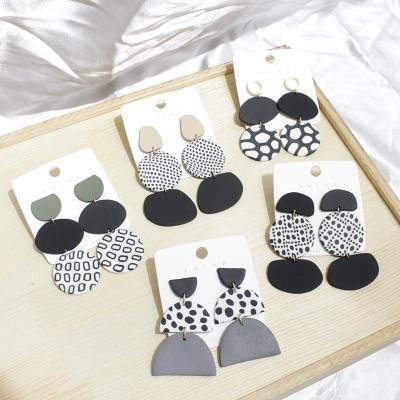 China Environmental Friendly Wholesale Handmade Geometric Printing Polymer Dangle Earrings Clay Earrings Black Gray Irregular for sale