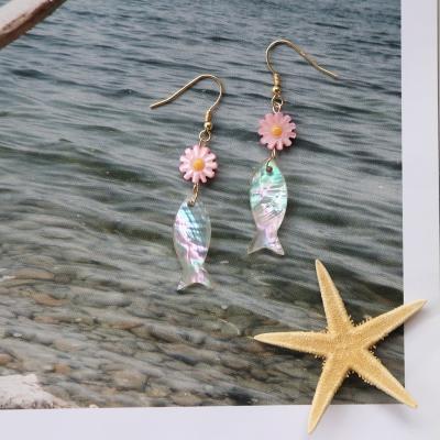 China Cute Handmade Natural Shell Fish Earrings Natural Shell and Conch Jewelry Beach Wedding Vacation Jewelry Gift for sale