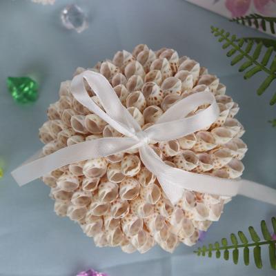 China Handmade Coastal Home Decor Shell&Conch Ball Babylonia Shell Wedding Flower Beach Wedding Decor Natural for sale