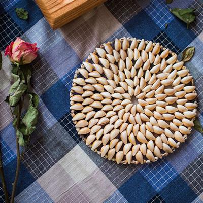 China Shell Pad Home Decoration Round woven by Shell Coaster Wok Stand Hand natural for sale