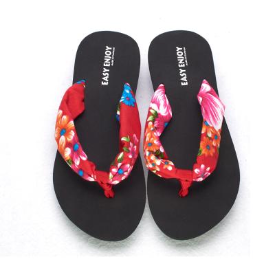 China Fashion Trend Mid Heel Flip Flop Beach Shoes Ladies Sandals and Slippers New Summer Flower Ladies Wholesale Red Custom Made Ladies Sandals for sale