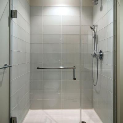 China Modern Frameless Shower Doors And Fixed Glass Panels For Hotel for sale