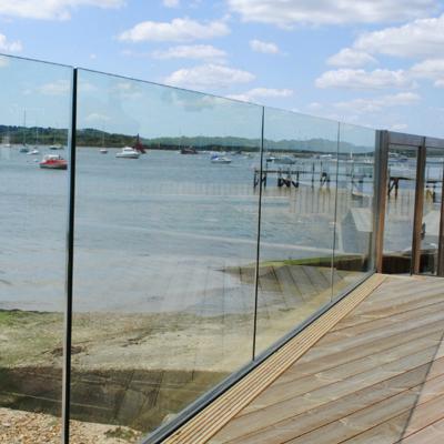 China Modern cheap clear frameless balustrade balcony railing tempered glass balustrade glass balustrade for sale