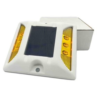 China Anti-UV PC Solar LED Road Stud Reflectors Marcador de Pavimento Solar Personalizado à venda