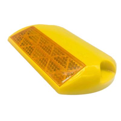 China Plastic Road Reflectors Road Stud Reflective Abs Road Stud Motorway Studs for sale