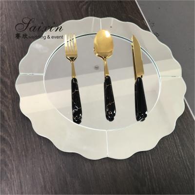 China Viable Wholesale Cheap Silver Mirror Corrugated Glass Edger Plate For Wedding Party for sale