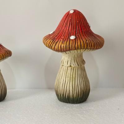 China Custom Handmade Resin Garden Gnomes Funny Lawn Ornaments Outdoor Laying On Mushrooms Small Resin Statue Home Decoration for sale