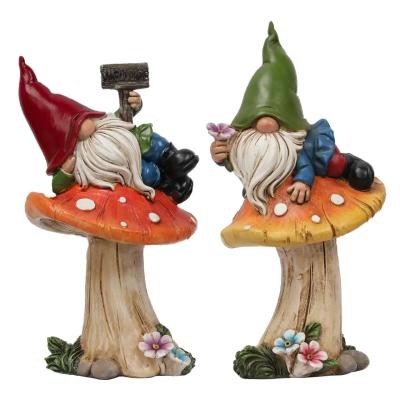 China Eco-friendly Poly Garden Decoration Resin Dwarf Garden Decoration Antique Gnome with Mushroom for Home Decor or Garden for sale