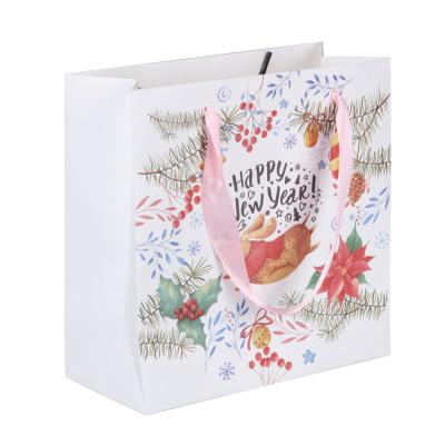 China Beautiful Recyclable Customized Paper Bag High Quality Color Paper Festival Shopping Bag Gift Bag for sale