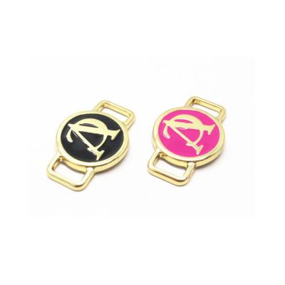 China Custom Engraved Logo Fabric Eco - Friendly Shiny Gold Plated Metal Tags With Epoxy Logo For Clothes for sale