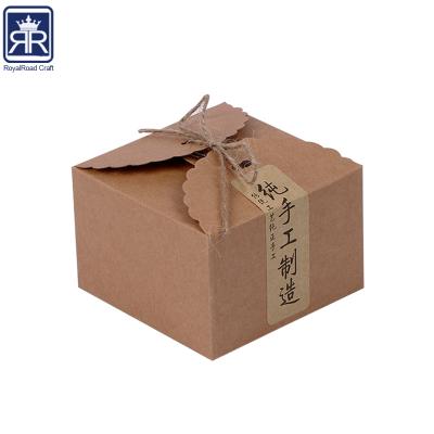 China 17121615 Disposable Online Shopping Packing Box New Products Paper Material Cake With Label for sale