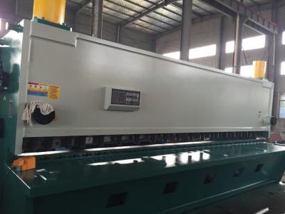 China Scherende Machine van de breedte de Volledige Automatische Hydraulische Guillotine voor Staalplaat 2500 mm Te koop