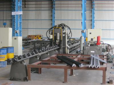 China Binnenstaalcnc Stempelmachine voor Metaalhoeken Q235 Q345 Te koop