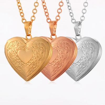 China Wear Shaped Photo Pendant Pendant Women Fashion Jewelry 18K Gold Plated Necklace Heart Pendant for sale