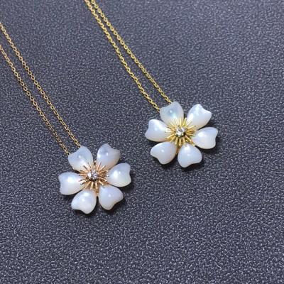 China TRENDY Fashion Rose Gold Plated Choker Necklace Alloy Agate Chain Jewelry White Agate Flower Pendant For Women Luxury Accessories for sale