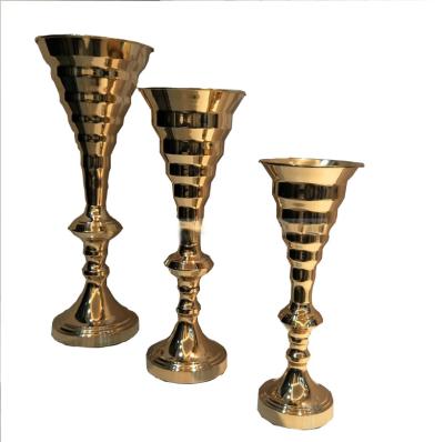 China LDJ915 Gold Trophy Metal Flower Vase Flower Display Stand Glass Wholesale for sale