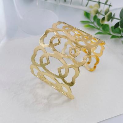 China FASHIONABLE Bestseller Outdoor Geometric Shape Heart Lace Party Big Wide Cuff Bangle for Women for sale