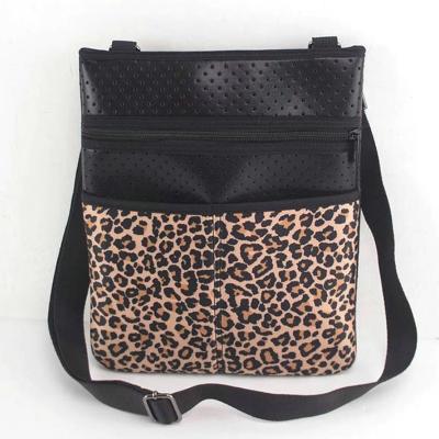 China 2022 Fashion Low Moq Leisure Women's Shoulder Bag Custom Luxury Beach Bags For Travel 2022 Phone Package Neoprene Leopard Tote Bag for sale