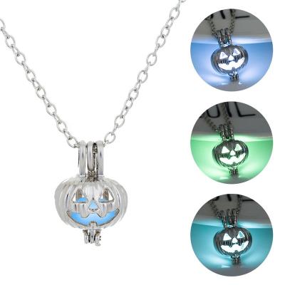 China CLASSIC Halloween Gifts Pumpkin Pendant Necklace Luminous Silver Color Chain Glow In The Dark Choker Statement Necklace For Women for sale